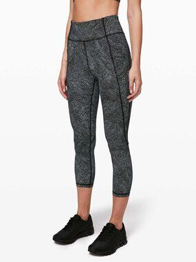 Lululemon Time To Sweat Crop 23" Free Spirit Alpine White Black Size 6